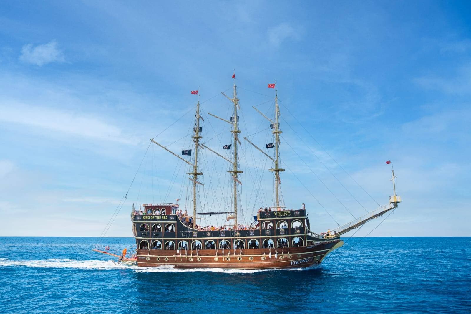 Alanya'da Otel Transferli “VIKING” Korsan Tekne Turu