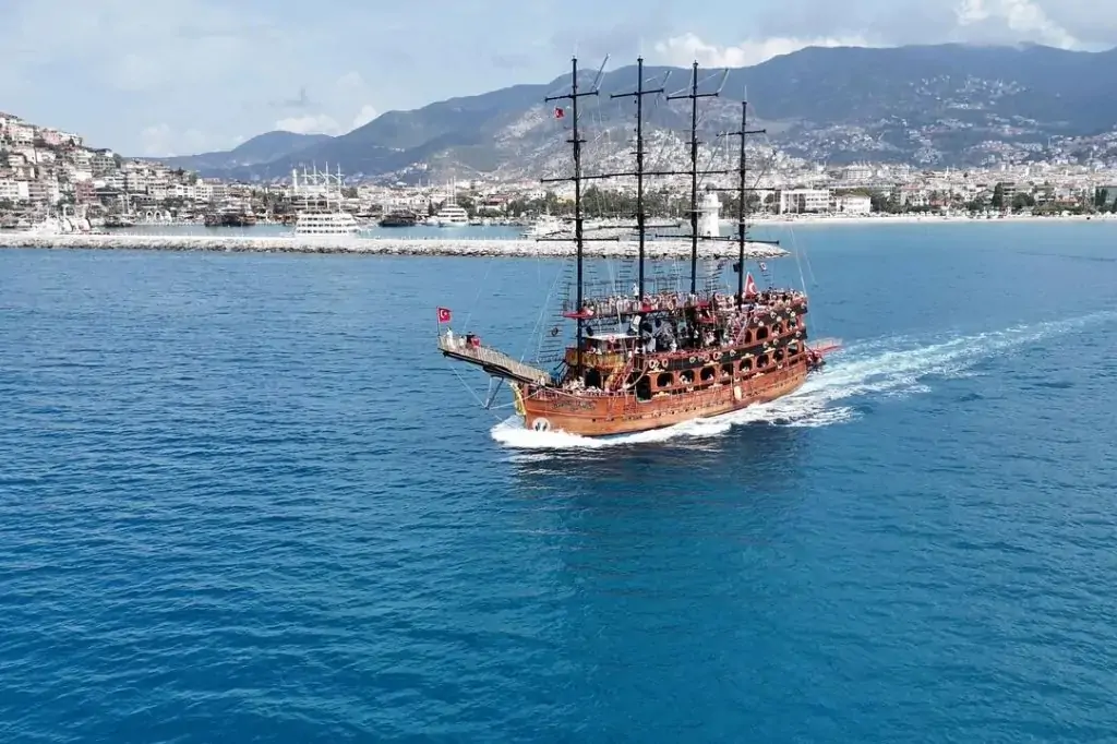 Alanya Grand Toys Aileler İçin Korsan Tekne Turu