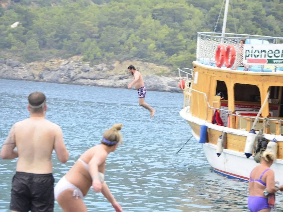 Pioneer Teknesi ile Ölüdeniz Tekne Turu