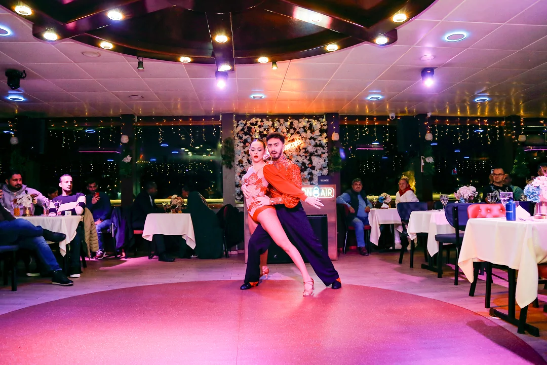 İstanbul Boğazı'nda Akşam Yemekli Tekne Turu (Transfersiz)