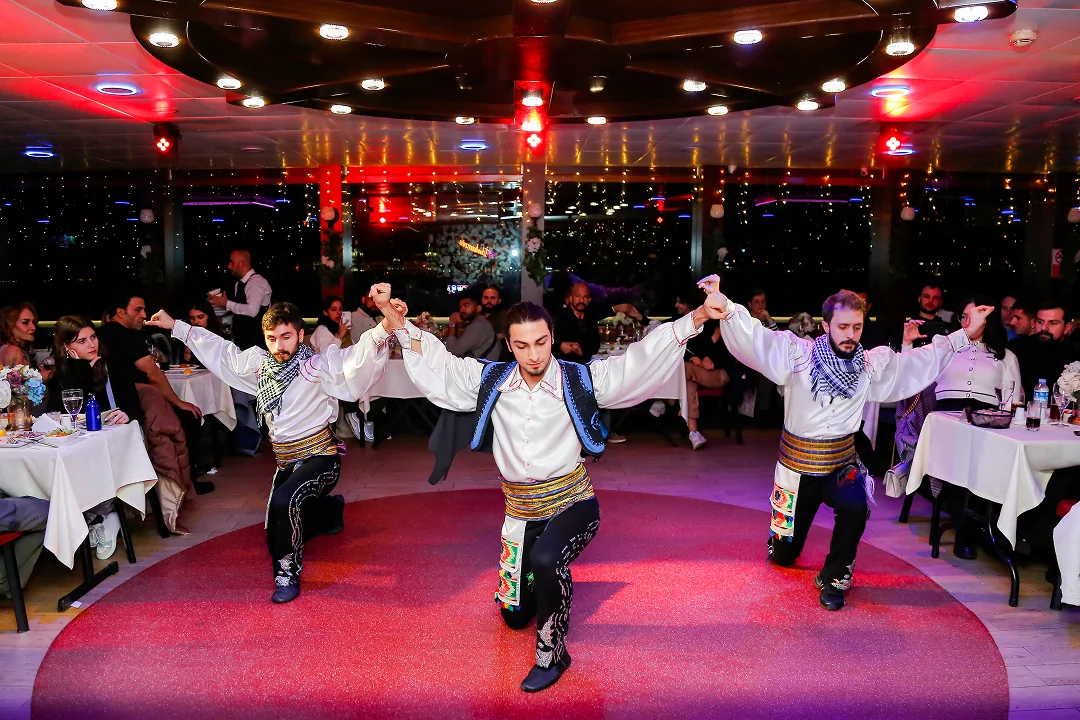 İstanbul Boğazı'nda Akşam Yemekli Tekne Turu (Transfersiz)