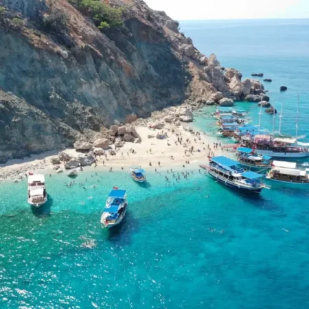 Kemer Çıkışlı Maldiv Adrasan Teknesi ile Suluada Turu