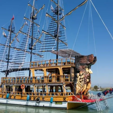 Manavgat ve Side çıkışlı Aladdin 07 Deluxe Korsan Tekne Turu