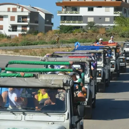 Eğlence Dolu Bir Gün: Alanya Jeep Safari  ve Tekne Turu
