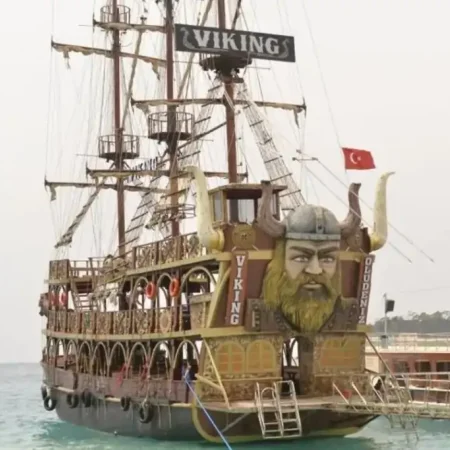 Viking Teknesi – Ölüdeniz'de Tekne Turu