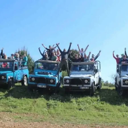 Jeep Safari & Yeşil Göl Tekne Turu: Eşsiz Bir Doğa Macerası