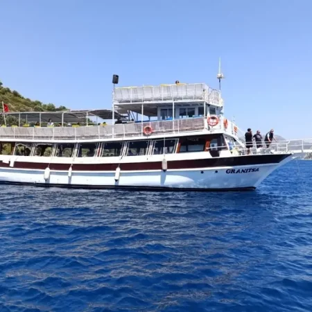 Ege’nin Saklı Cennetlerini Keşfedin: Granitsa ile Unutulmaz Bir Tekne Turu Deneyimi