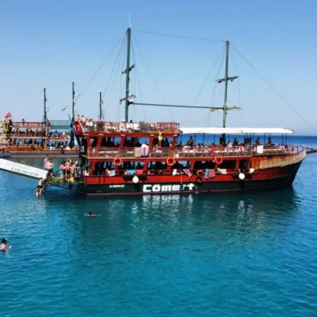 Cömert Tekne Turu ile Unutulmaz Bir Gün