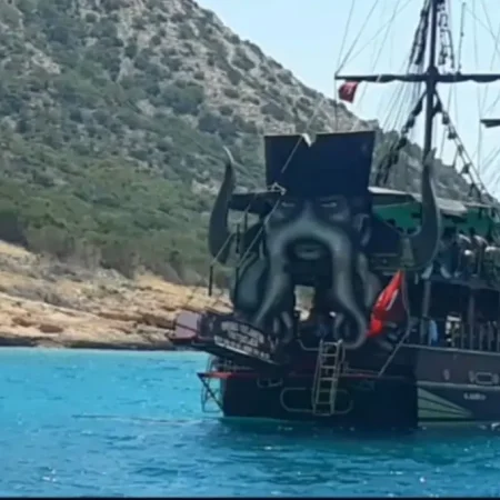 Çoban Yıldızı Tekne Turu ile Mavi Yolculuğa Çıkın