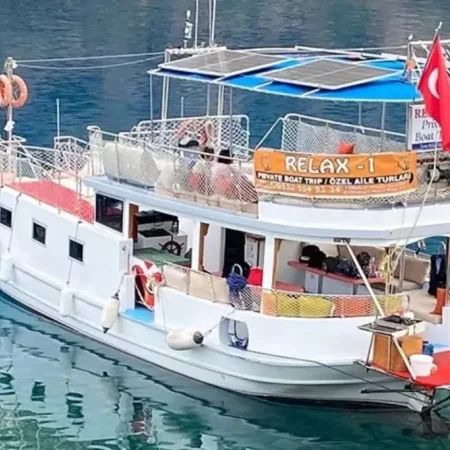 Hayalinizdeki Mavi Yolculuk: Özel Relax Tekne Turu ile Unutulmaz Bir Gün Yaşayın