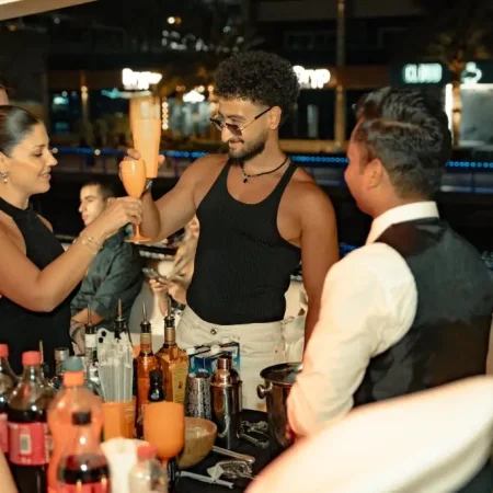 Dubai Marina Çıkışlı 3 Saatlik Lüks Dubai Yat Turu  DJ’li Yat Partisi (21+)