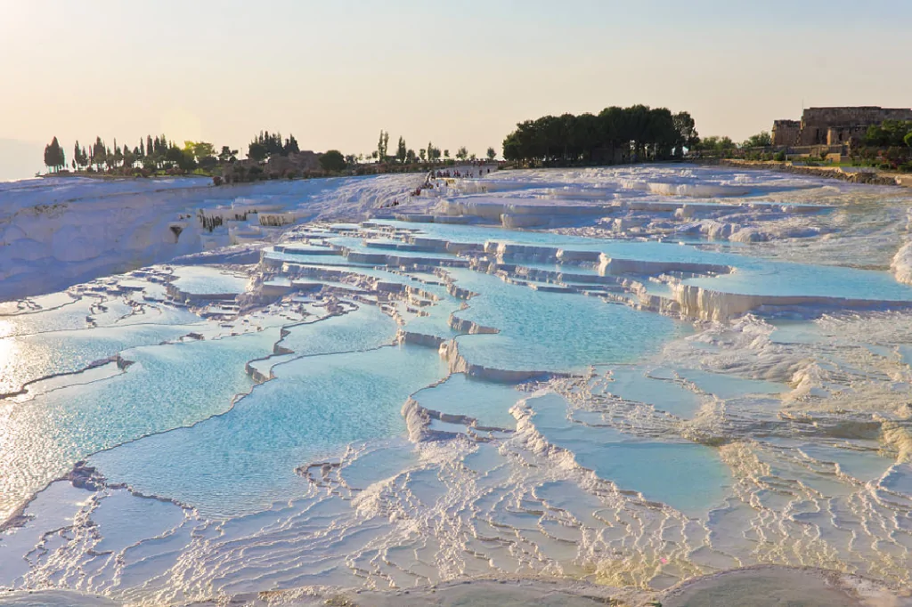 Antalya'da Pamukkale Turu: Travertenleri ve Hieropolis Antik Kentini Keşfet