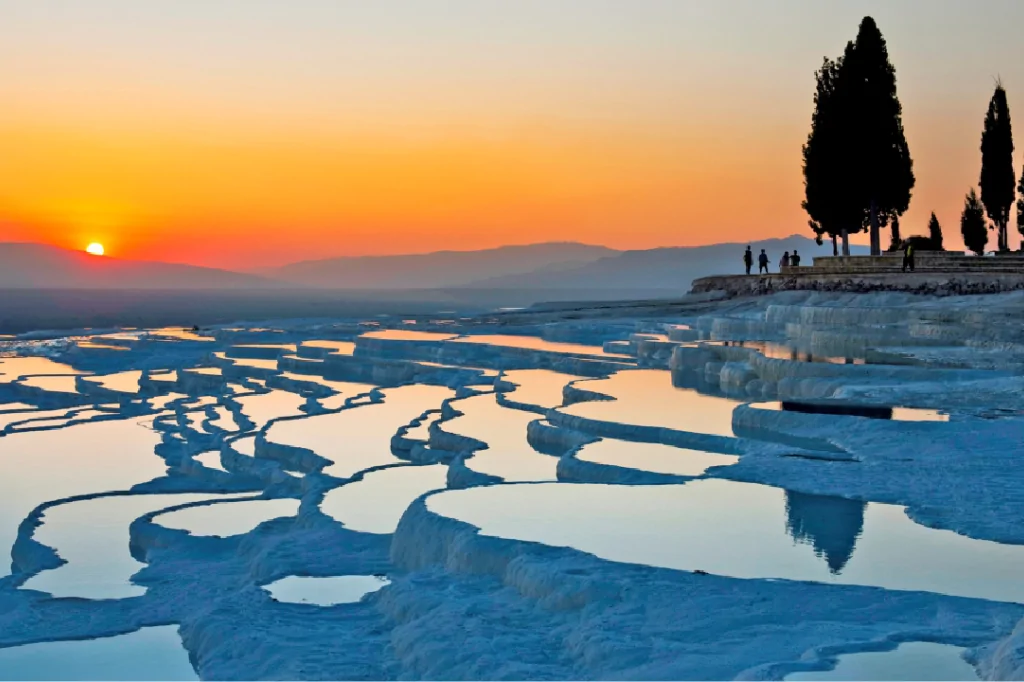 Antalya'da Pamukkale Turu: Travertenleri ve Hieropolis Antik Kentini Keşfet
