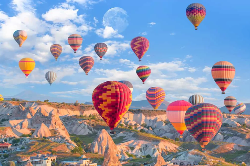 Antalya'dan Kapadokya Turu: Peri Bacaları Masalı Sizi Bekliyor. 