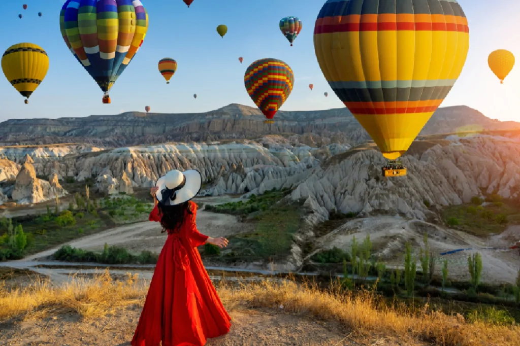 Antalya'dan Kapadokya Turu: Peri Bacaları Masalı Sizi Bekliyor. 