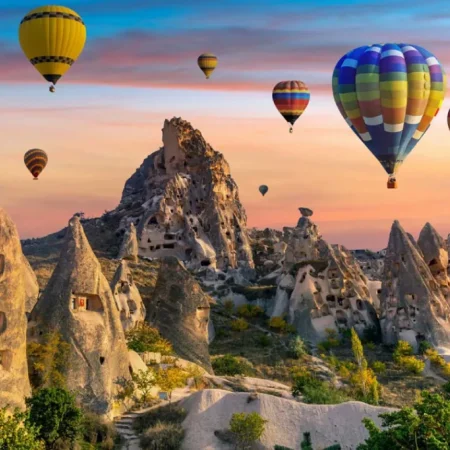 Antalya'dan Kapadokya Turu: Peri Bacaları Masalı Sizi Bekliyor. 