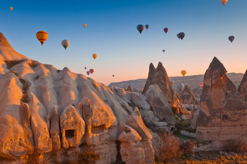 Antalya'dan Kapadokya Turu: Peri Bacaları Masalı Sizi Bekliyor. 
