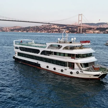 İstanbul Boğazı'nda Akşam Yemekli Tekne Turu (Transfersiz)