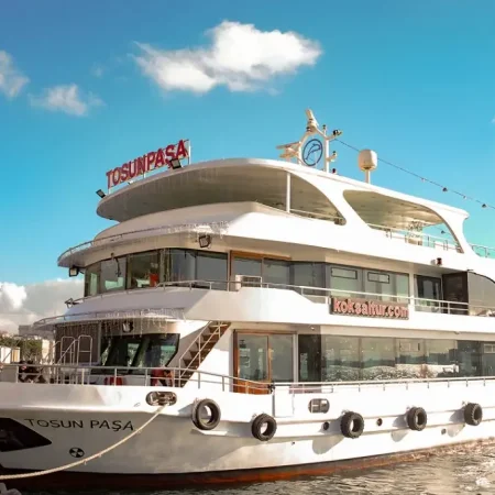 İstanbul Boğazı'nda Akşam Yemekli Tekne Turu (Alkollü&Transferli)